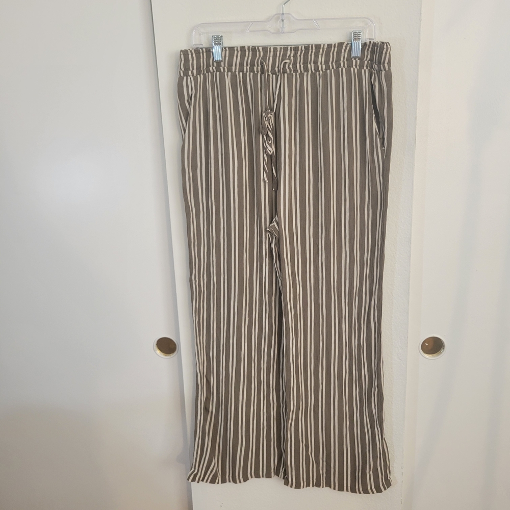 XhilaratiobBrown and Cream Striped Pants